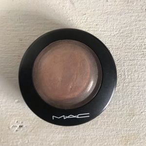 MAC COSMETICS Highlighter